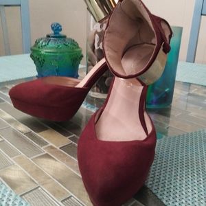 Aldo Gold & Maroon 5 inch Pumps